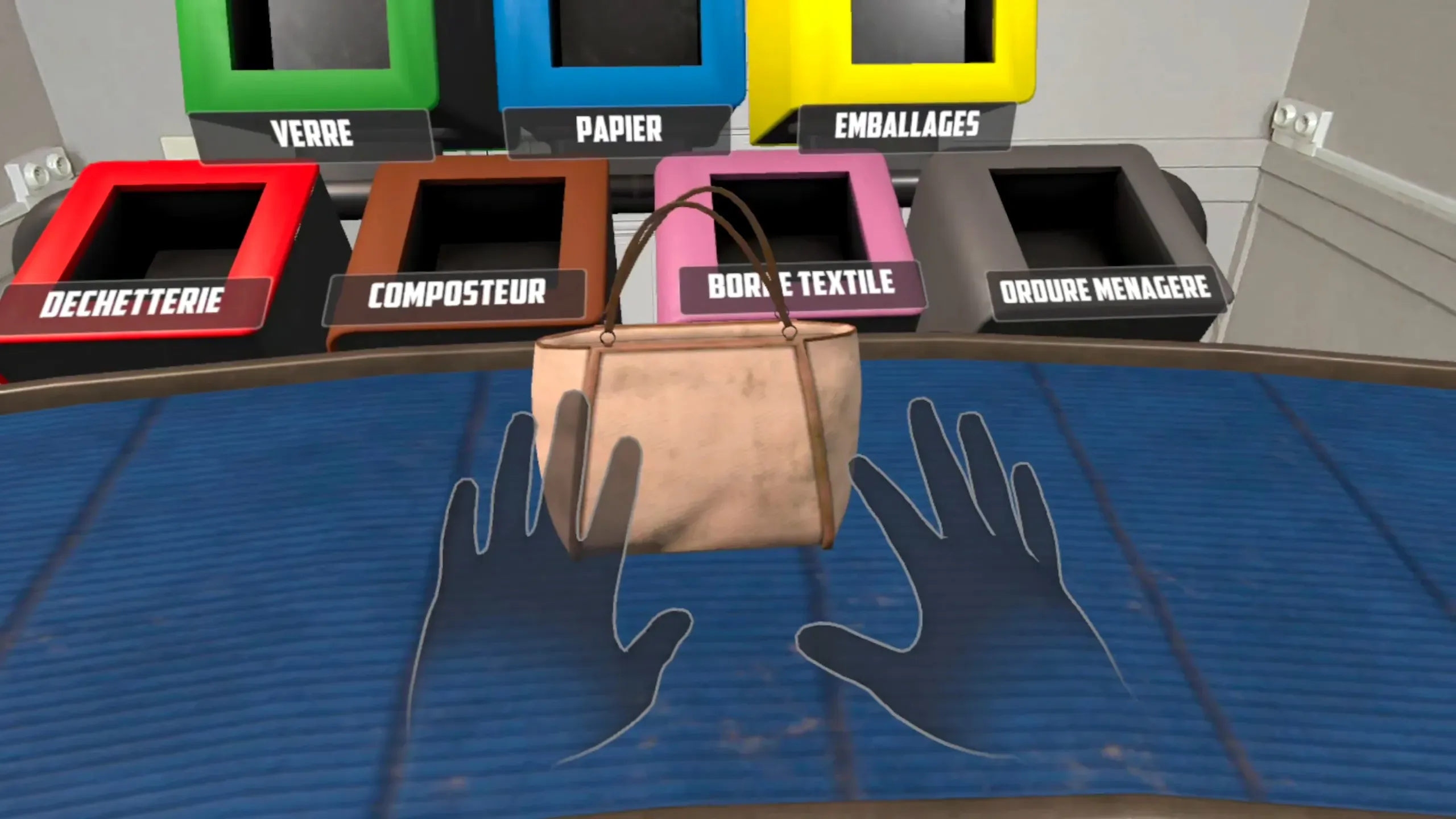 Mains virtuelles qui tiennent un sac à main au-dessus des bacs de tri, application EcoQuest VR